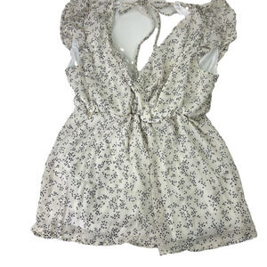 NWT Gilli Sleeveless White floral lightweight blouse